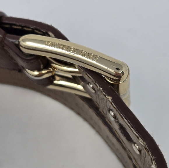 MICHAEL KORS BROWN LEATHER BELT GOLD TONE BUCKLE BELT HOLES WOMEN MEDIUM CLASSIC - Picture 16 of 16